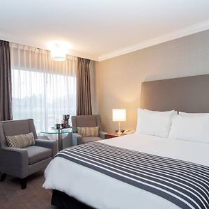 Standard Room 1 Queen Bed